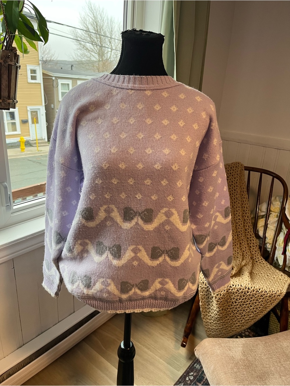 Vintage Lavender Patterned knit Crewneck Sweater - Women's size large fit